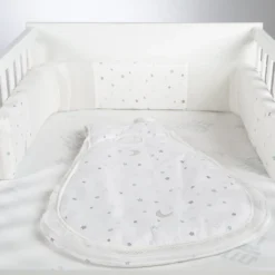 Roba Babybett Safe Asleep, Komplettbettset, Matratze, Nest, Babyschlafsack, 70x140cm Sternenzauber -Kinderbett Geschäft 09c4f55b0f290cc7d73592736abeadac
