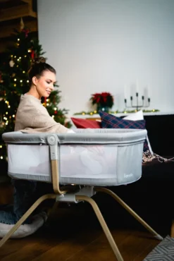 LIONELO Malin Evo Kinderbett, Babywiege, Reisebett Für Babys Mit Matratze, Kinderreisebett, Reisegitterbett, Von 0 Bis 9 Kg, Vordach, Moskitonetz, Klappbar, Schaukelsystem, Liegeverstellung, Schnelle Montage, Reisetasche, Leicht -Kinderbett Geschäft 14b40fd0f02115f297380caa25cc04e7