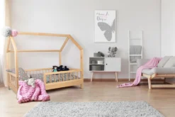 NEW Hausebett Lena-200x140- Kieferholz Kinderbett Mit Rausfallschutz -mit Rundstäben. -Kinderbett Geschäft 2652dc70fa2fc42bd901d9d1552e848c