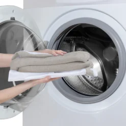 LIONELO Malin Evo Kinderbett, Babywiege, Reisebett Für Babys Mit Matratze, Kinderreisebett, Reisegitterbett, Von 0 Bis 9 Kg, Vordach, Moskitonetz, Klappbar, Schaukelsystem, Liegeverstellung, Schnelle Montage, Reisetasche, Leicht -Kinderbett Geschäft 5eccb0239c2b40c9d4b267191c6f1b9d