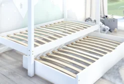 NALA BIS2 Holzbett Kinderbett Hausbett 90x200 Weiß 100% Kieferholz Ohne Schutzgitter 2 Lattenroste Kiefer Schubkasten Mit Schlaffunktion -Kinderbett Geschäft 88225b926118d92f49bca448a1625d06