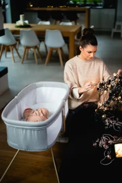 LIONELO Malin Evo Kinderbett, Babywiege, Reisebett Für Babys Mit Matratze, Kinderreisebett, Reisegitterbett, Von 0 Bis 9 Kg, Vordach, Moskitonetz, Klappbar, Schaukelsystem, Liegeverstellung, Schnelle Montage, Reisetasche, Leicht -Kinderbett Geschäft b076652fbd9d65b4dbacff1a33b1fd90