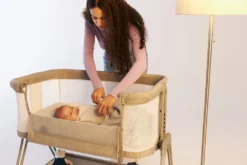 Lionelo Luna Ein Tragbares Beistellbett Mit Einer Matratze, Reisebett, Von Neugeboren Bis 9 Kg, In Der Höhe Und Der Neigung Verstellbar, 4 Rädern Mit Bremse, Befestigung Zum Elternbett -Kinderbett Geschäft b0988eecb46a5e27eb5a206d330ac1a9