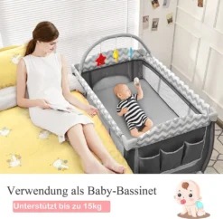 COSTWAY 3-in-1-Babybett, Tragbares Reisebett Mit Spielzeugstange, Klappbarer Laufstall Mit Stubenwagen, Wickeltisch Mit Tragetasche, Feststellbare Räder, Matratze, Tür Mit Reißverschluss (Grau) -Kinderbett Geschäft dde1a8c0aec818e3f05ca4670772f867