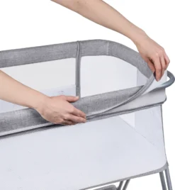 Lionelo Luna Ein Tragbares Beistellbett Mit Einer Matratze, Reisebett, Von Neugeboren Bis 9 Kg, In Der Höhe Und Der Neigung Verstellbar, 4 Rädern Mit Bremse, Befestigung Zum Elternbett -Kinderbett Geschäft f2f49a4ed21941e85cb0083630e3df4c